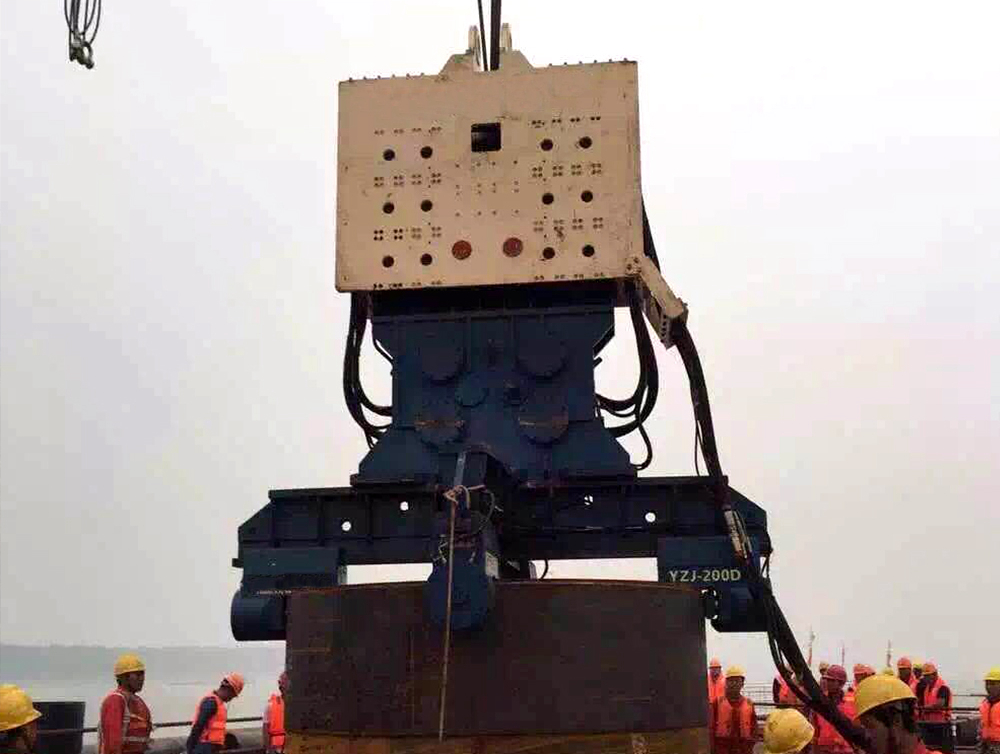 Hydraulic vibratory hammer