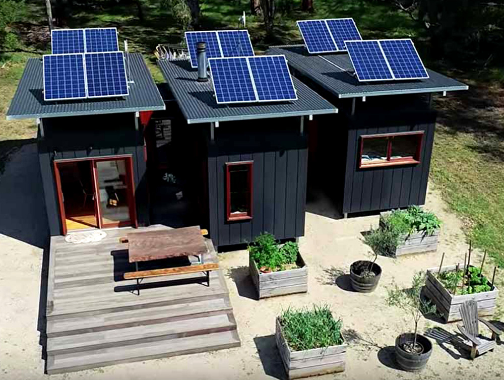 Flat pack container house + solar FC08
