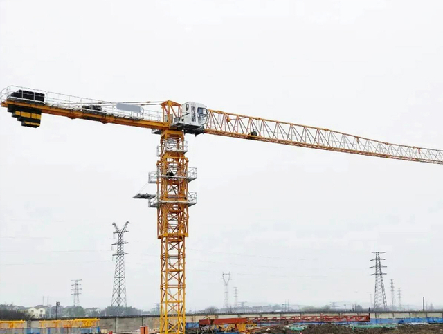 Flat-top tower crane