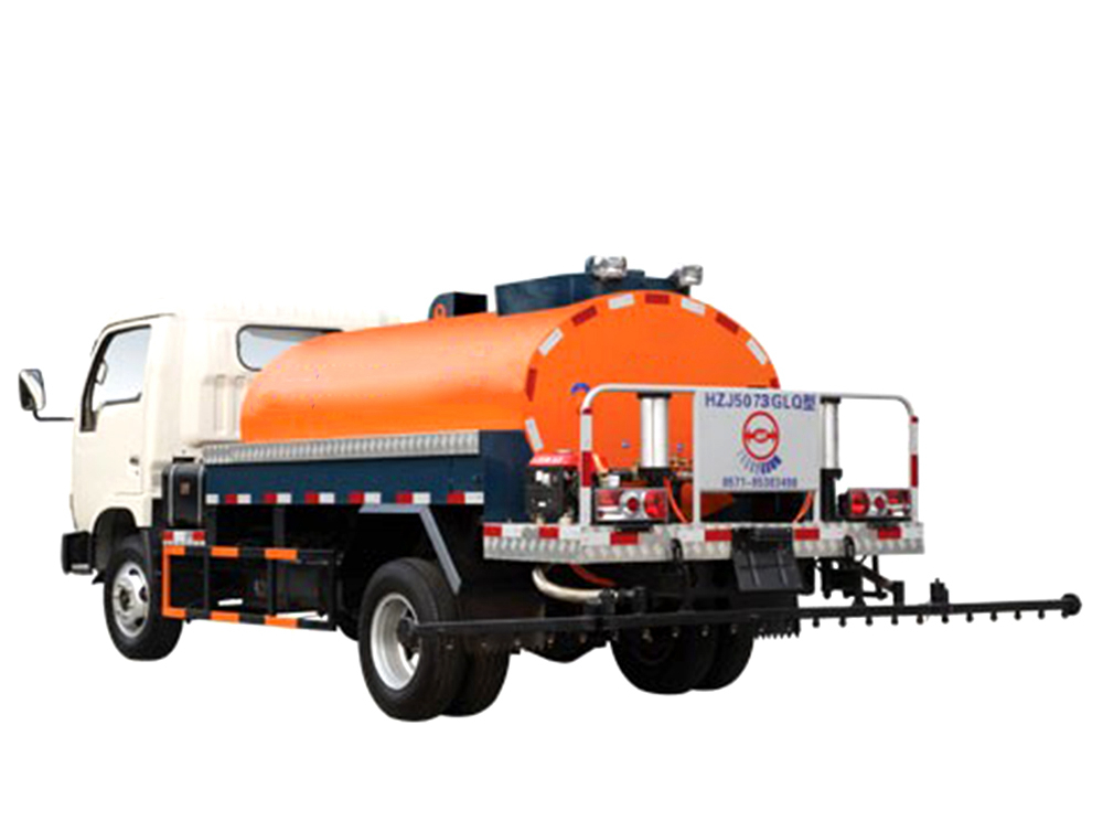 Asphalt distributor